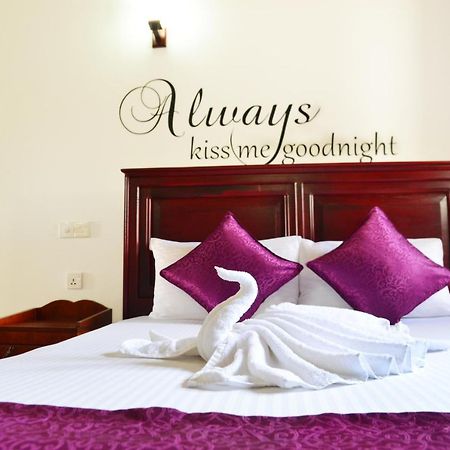 Cinnamon Holiday Inn Hikkaduwa Exterior photo