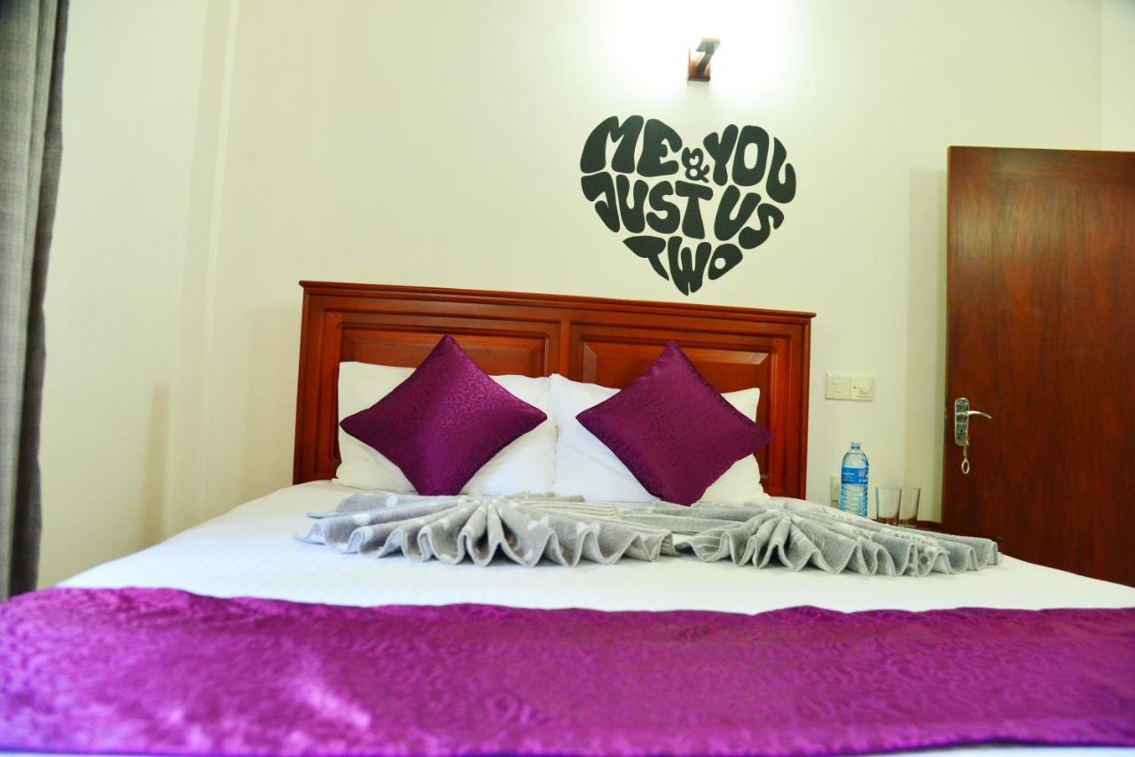 Cinnamon Holiday Inn Hikkaduwa Exterior photo