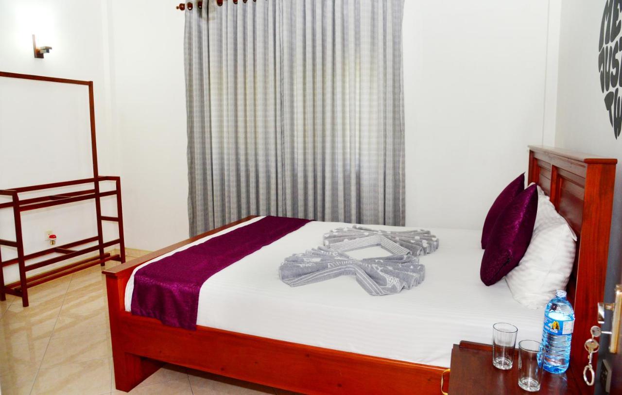 Cinnamon Holiday Inn Hikkaduwa Exterior photo